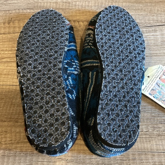 TOMS Black Jacquard women’s classics slip on shoes - Picture 8 of 8